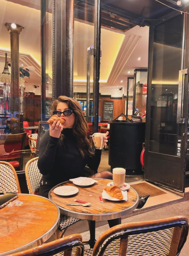 Selena Gomez'den iddialı poz! Lüks bir otelde köpük banyosu yaptığı anları paylaştı G5