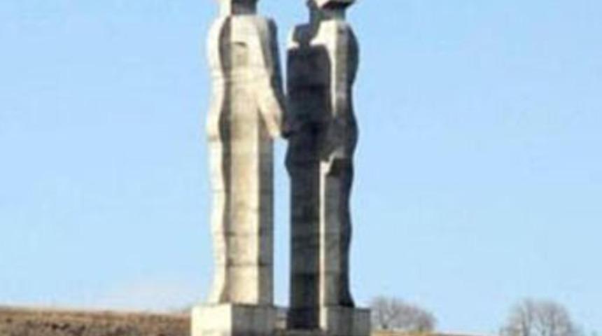 İnsanlık Anıtı'nın yıkımı onun ricası mı?