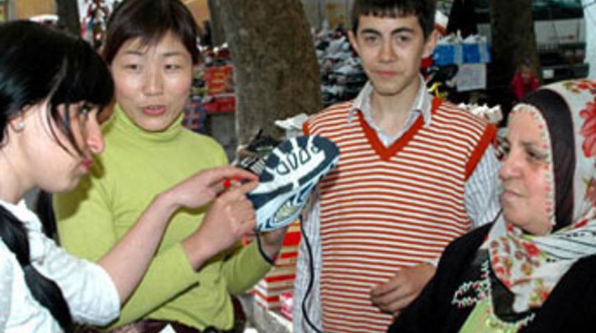 Burada on kişiden biri &Ccedil;inli