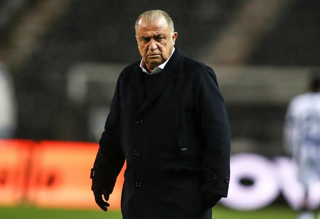 Yunan basınında olay yaratan Fatih Terim iddiası! Alınan son beraberliğin ardından Fatih Terim'in ayrılıp başka bir takıma gideceği ifade ediliyor...