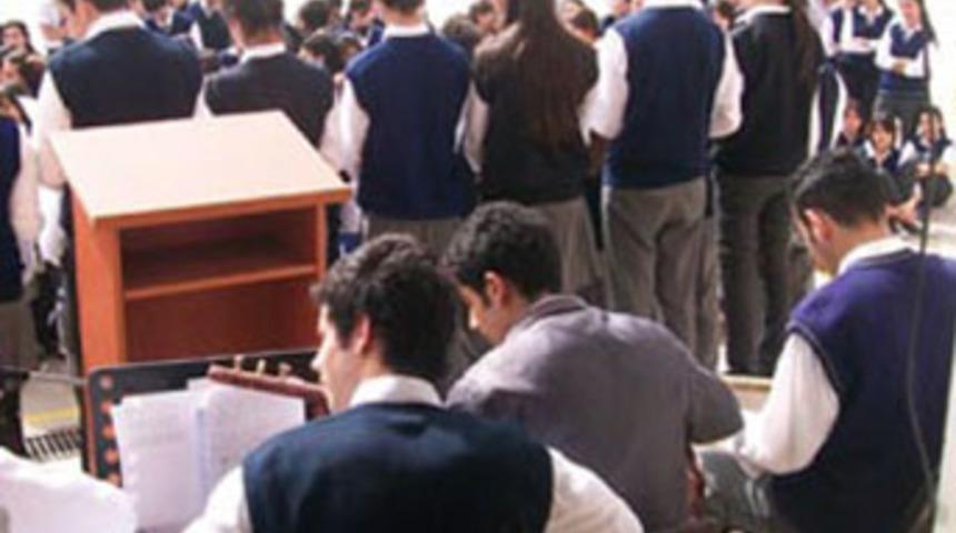 Lisede 45 cm'lik 'haremlik-selamlık' kuralı