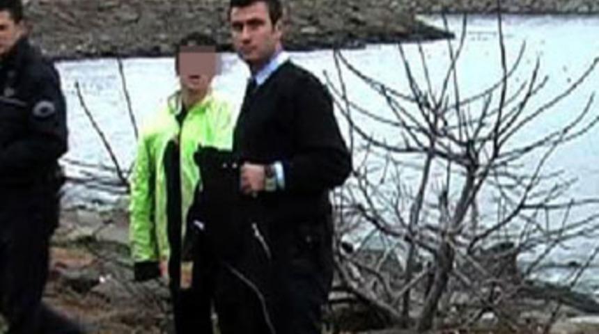 Denize d&uuml;şen sevgilisini bırakıp ka&ccedil;tı