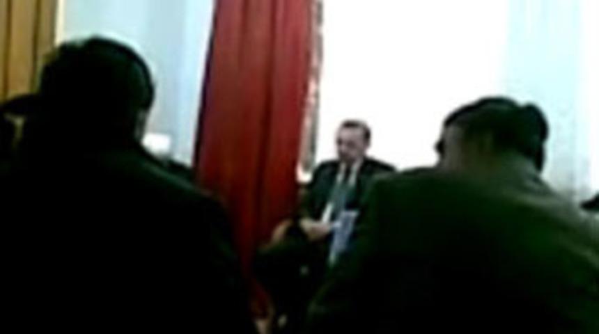 Başbakan Tayyip Erdoğan Kur'an okuyor