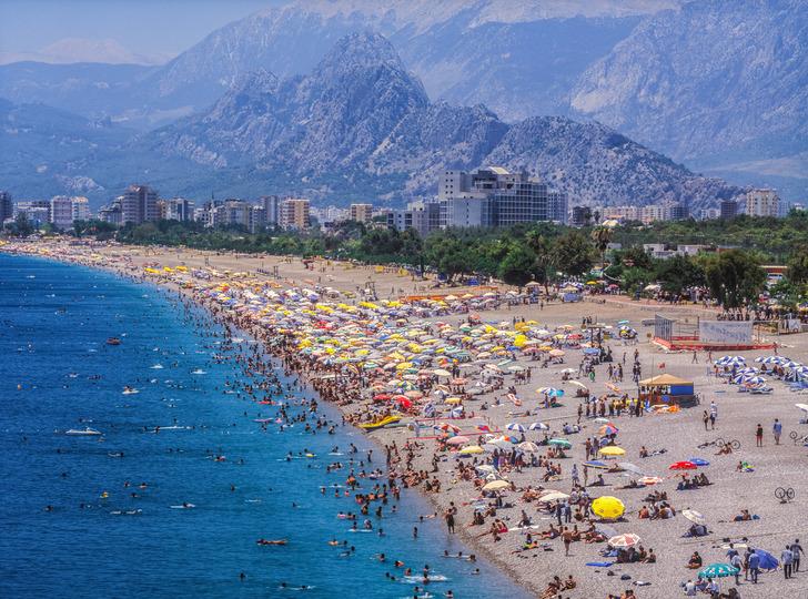 Yer: Antalya! 'Aynı odada iki erkek kalamaz' diyerek rezervasyonları iptal edildi G4