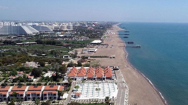 Yer: Antalya! 'Aynı odada iki erkek kalamaz' diyerek rezervasyonları iptal edildi