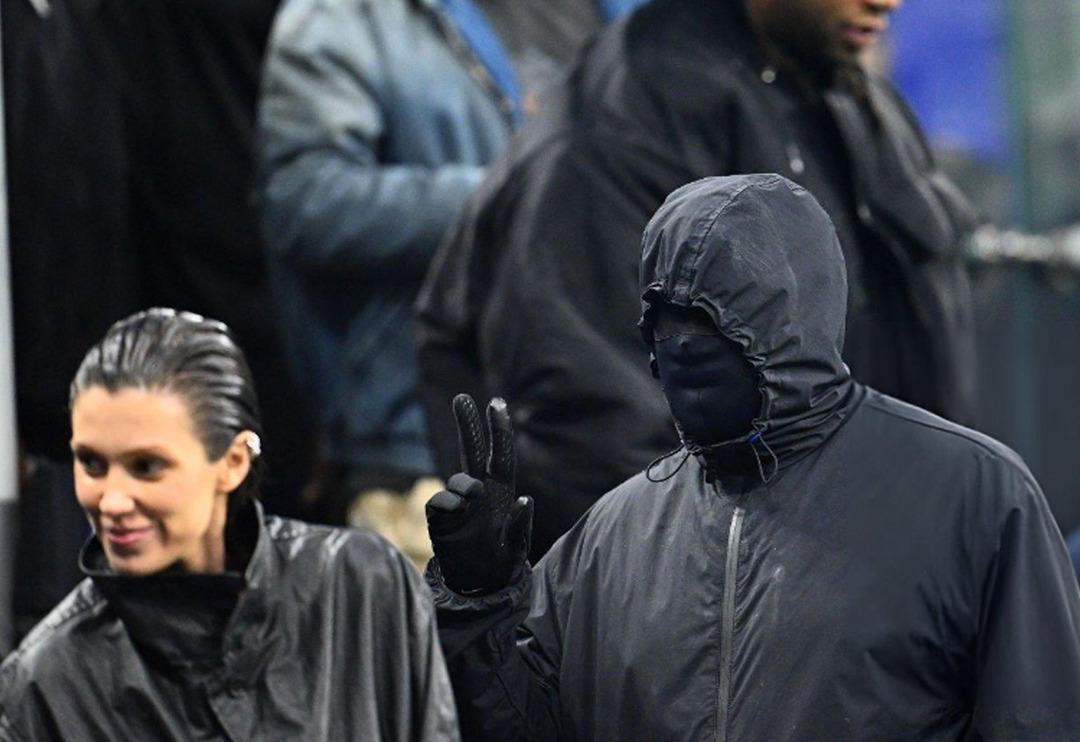 Şampiyonlar Ligi'nde geceye damga vuran g&ouml;r&uuml;nt&uuml;! Trib&uuml;nde herkesi korkuttu, kim olduğu sonradan ortaya &ccedil;ıktı...