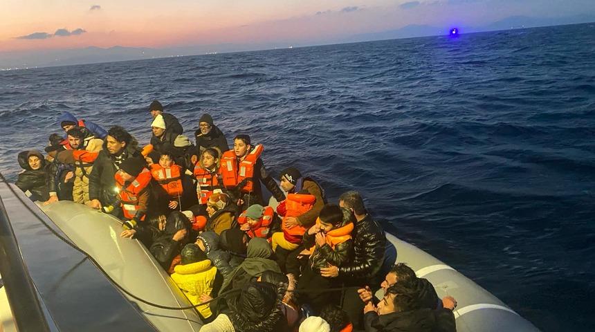 İzmir açıklarında 159 düzensiz göçmen kurtarıldı