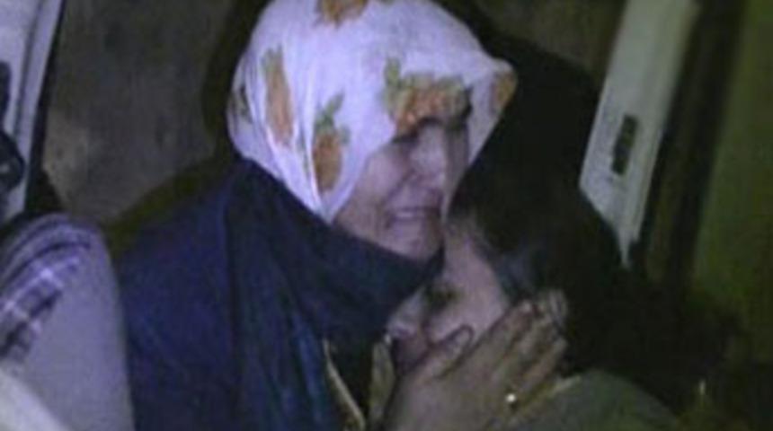 &Ccedil;ocuklar annelerini cezaevine b&ouml;yle uğurladı