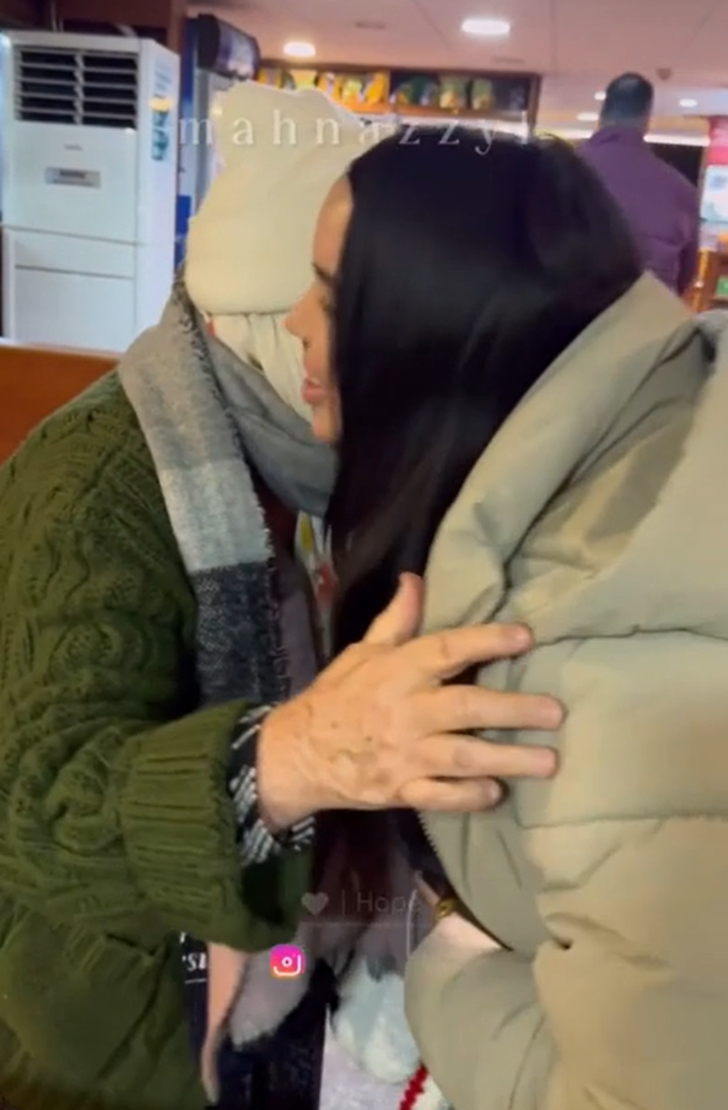 Bir turist örgü lif satan kadına 75 TL yerine 1750 TL ödedi! O anlar sosyal medyada gündem oldu... "Eskiden vatandaşımız böyle iyilik yapardı" G3