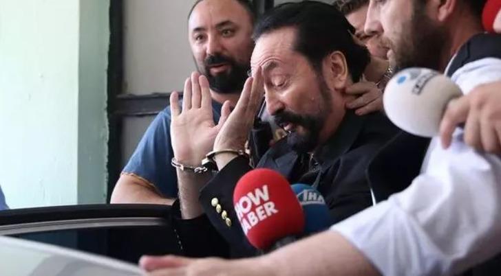 Tapınak Şövalyeleri'yle İstanbul turu! Adnan Oktar'ın karanlık ağı şaşkına çevirdi, yeni iddianamede yer aldı... Hepsiyle yakın temastaymış G5