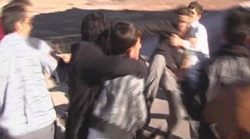 Liselilerin kız savaşı!