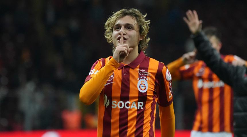 Galatasaray'da forma giyen Ayhan Akman'ın oğlu Hamza Akman'ın sözleşmesi uzatılmayacak!