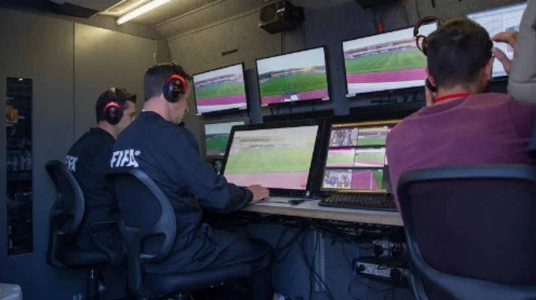 VAR kayıtları a&ccedil;ıklandı, kayıtlar olay oldu! Eski hakemden &ccedil;ok konuşulacak s&ouml;zler... "Kayıtlara m&uuml;dahale var"