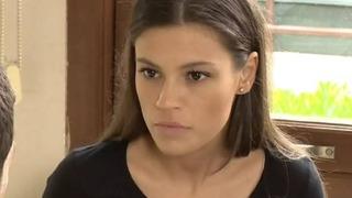 Yüsra Geyik transparan elbisesiyle davette boy gösterdi! Bir bakan bir daha baktı