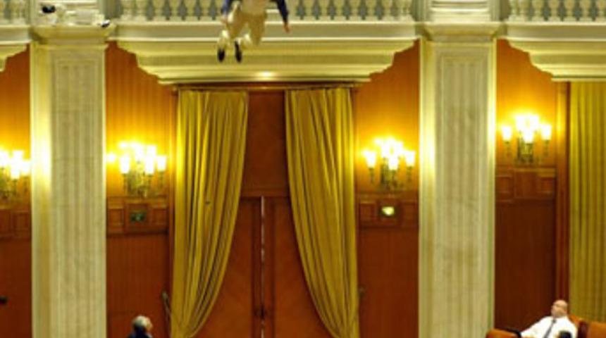 Parlamentoda g&ouml;r&uuml;lmemiş protesto