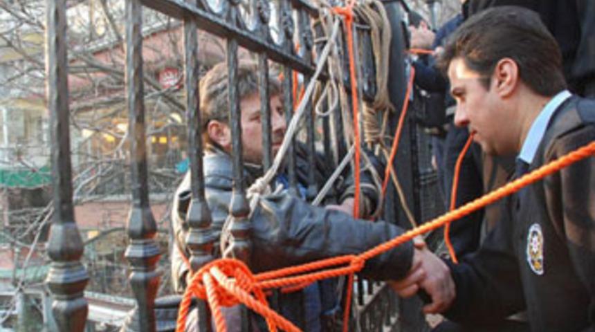 Polisten ipli &ccedil;&ouml;z&uuml;m