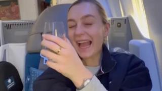 Sosyal medyayı ikiye bölen tartışma! Business sınıfında uçabilmek için bebeğimi ekonomi sınıfında bıraktım dedi... Tepkiler çığ gibi büyüdü