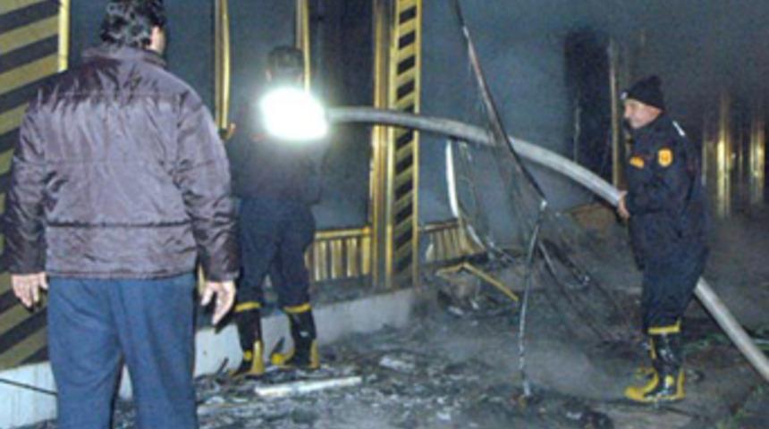 Bölücü yandaşları otel yaktı