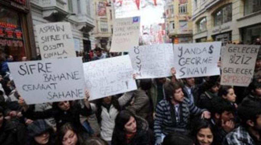 Taksim'de 'Mısır usulü' şifre eylemi