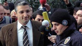 Duruşmaya katılanları dağıtan soru