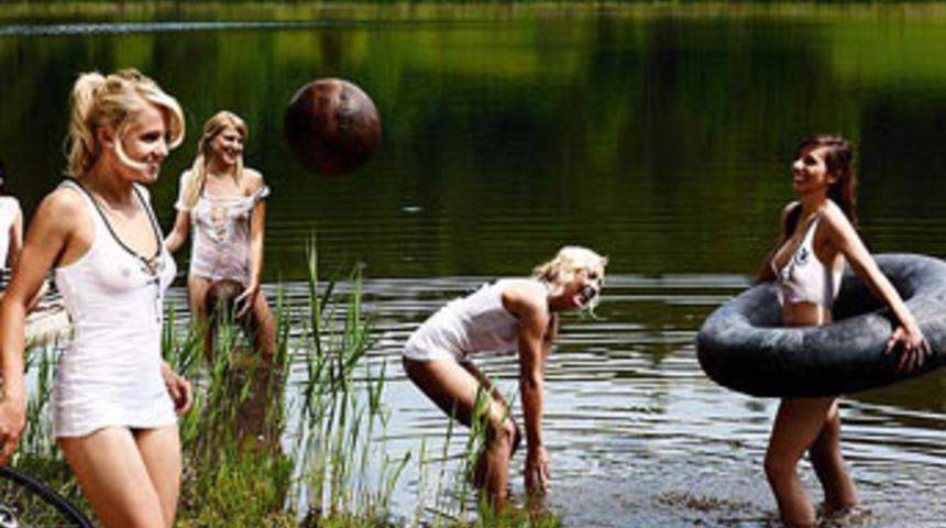 Almanlar'dan Playboy'a 'şampiyonluk pozu'