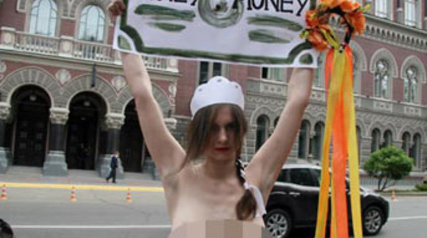 Tacize &ccedil;ıplak protesto