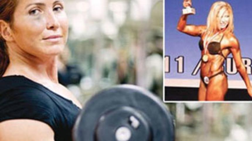 V&uuml;cut şampiyonu, dayak nedeniyle boşanıyor