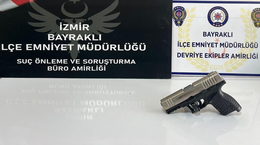 İzmir'de bir kişi torunu tarafından silahla yaralandı