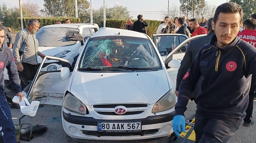 Osmaniye'de 3 aracın karıştığı kazada 5 kişi yaralandı