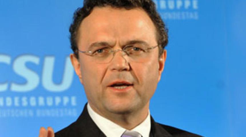 Alman Bakan: "Erdoğan yararsız konuşuyor"