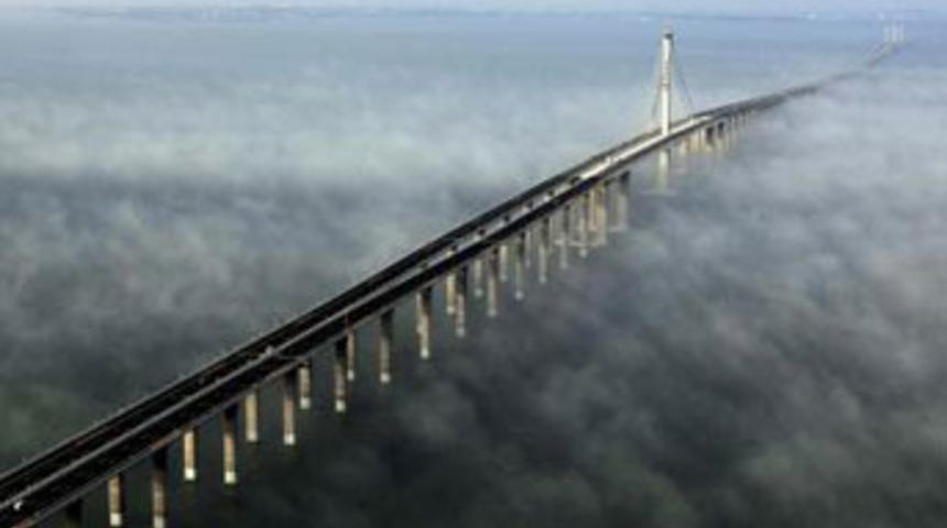 En uzun k&ouml;pr&uuml;n&uuml;n cıvataları gevşek!