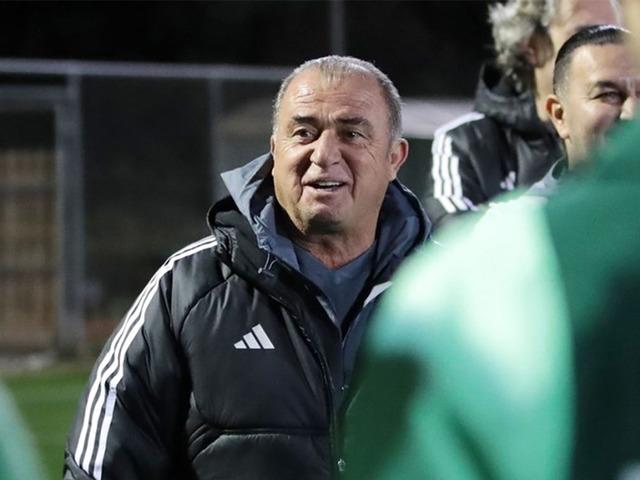 Fatih Terim, Yunanistan'da tarih yazdı! Eski Fenerbahçeli son anda penaltıyı kaçırınca finalin kapıları aralandı...