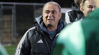 Fatih Terim, Yunanistan'da tarih yazdı! Eski Fenerbahçeli son anda penaltıyı kaçırınca finalin kapıları aralandı...