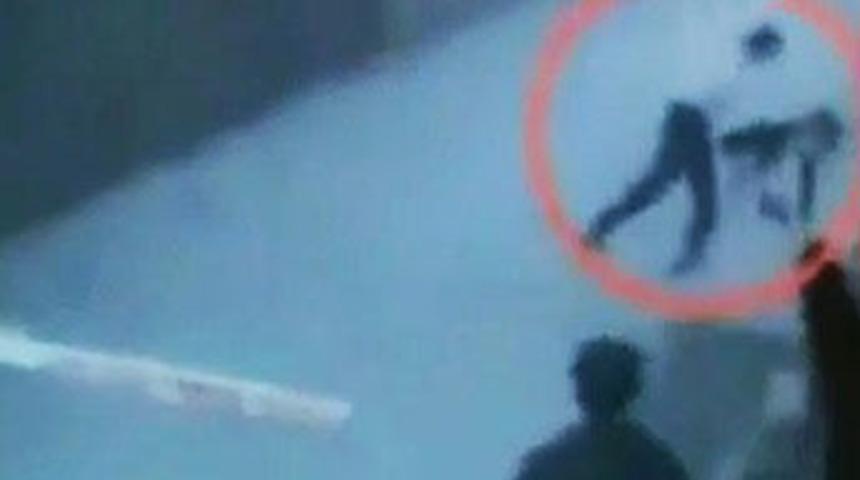 Vurdu, yere düşürdü, dövdü, alıp kaçtı