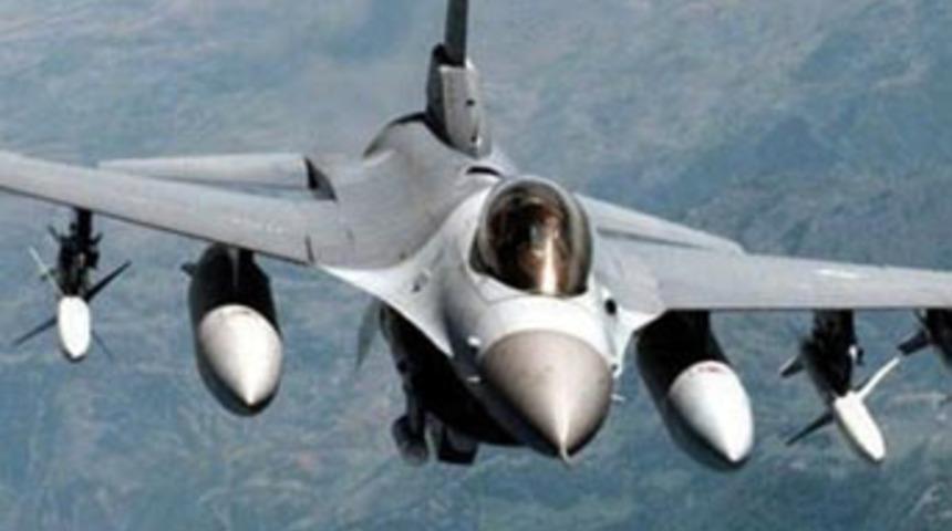 İsrail savaş uçakları Gazze'yi vurdu