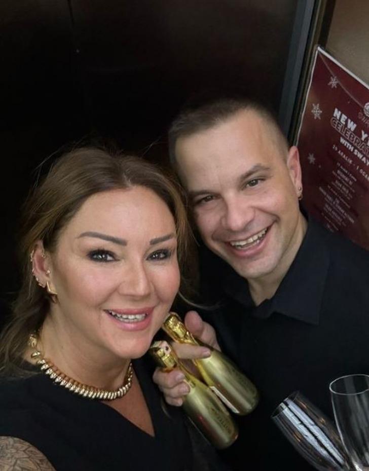 Pınar Altuğ süper minisiyle poz verdi! "Beni ne yaparsan yap 0 beden olamam" G2