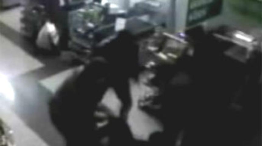 Polis dayağı kamerada!