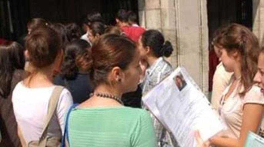 8'i profes&ouml;r, 33 &ouml;ğretim g&ouml;revlisi var ama..