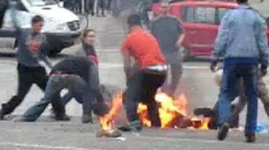 İranlı m&uuml;lteci kendini yaktı