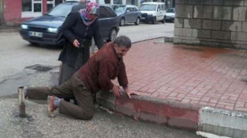 S&uuml;r&uuml;nerek gitti, valiyi kandırdı