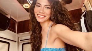 Demet Özdemir'in doğum günü tarzı sosyal medyanın diline düştü! Oversize kombinine yorum yağdı 