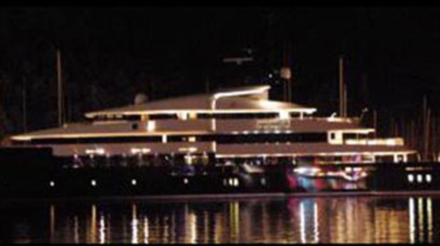 Spielberg'in 86 metrelik yatı Marmaris'te