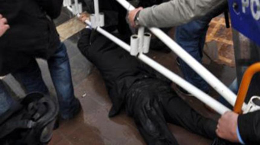 Milletvekili yerde sürüklendi!