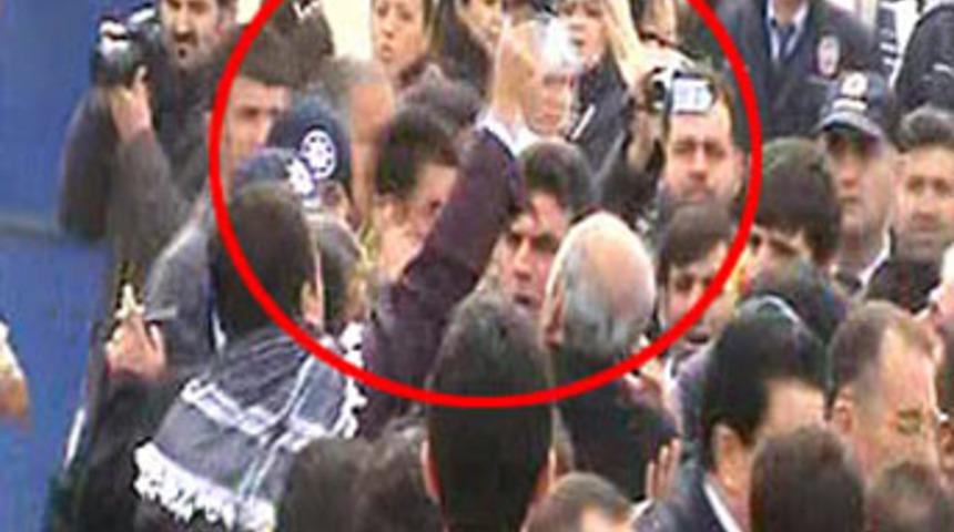 BDP'li vekil polisin şapkasını alıp kaçtı