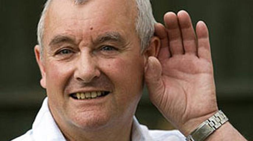 G&ouml;z hareketlerini bile duyan adamın azabı!