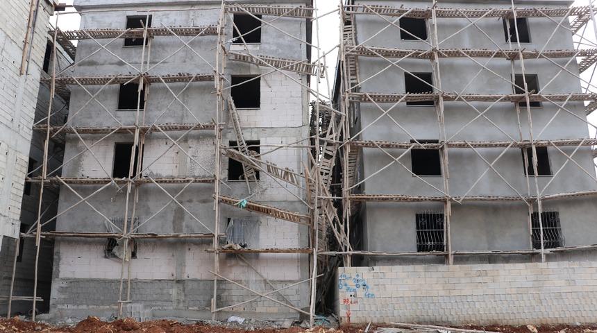 Gaziantep'te inşaat iskelesinin çökmesi sonucu 1 işçi öldü, 2 işçi yaralandı