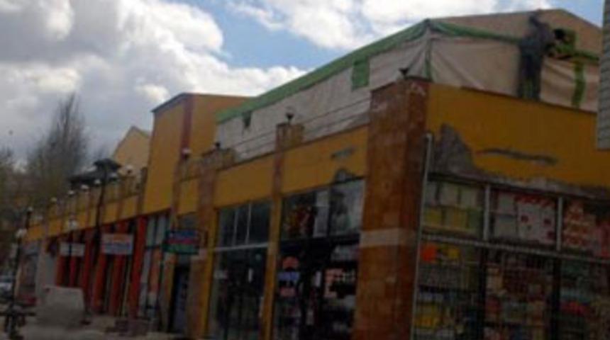 Market &ccedil;atısına &ccedil;adır kurdular