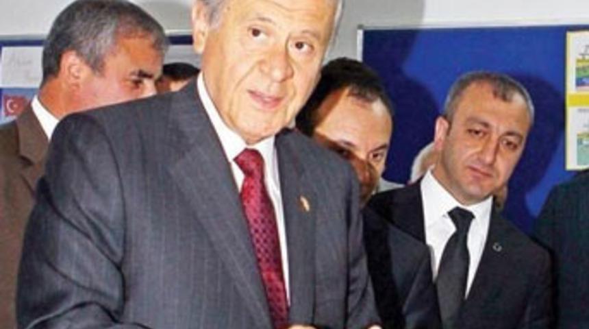 Meclis dışı bırakma komplosu tutmadı