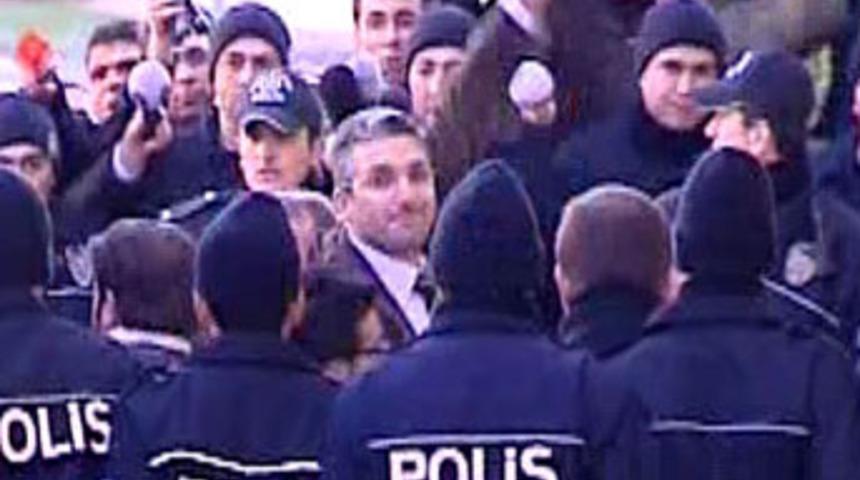 Gazetecileri gazetecilerden sakladılar