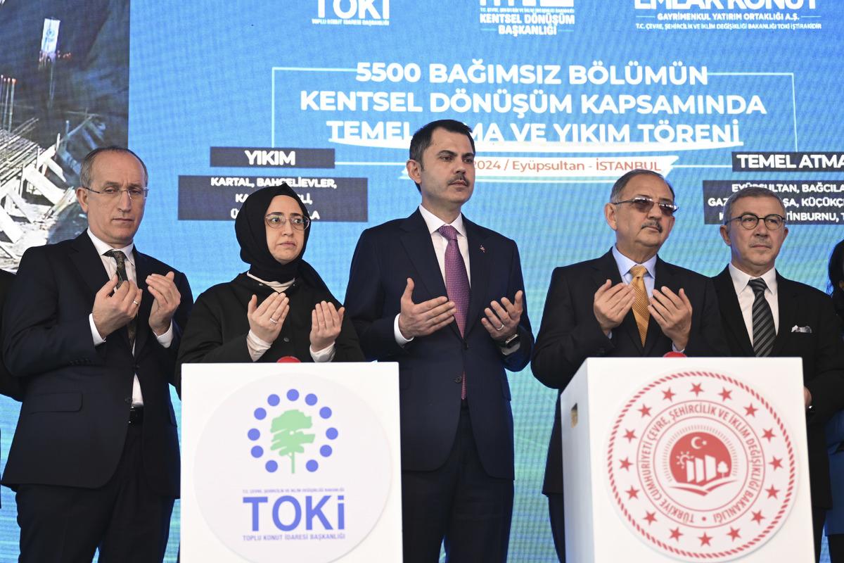 İstanbul'da 5 bin 500 yapının kentsel d&ouml;n&uuml;ş&uuml;m&uuml; i&ccedil;in t&ouml;ren d&uuml;zenlendi